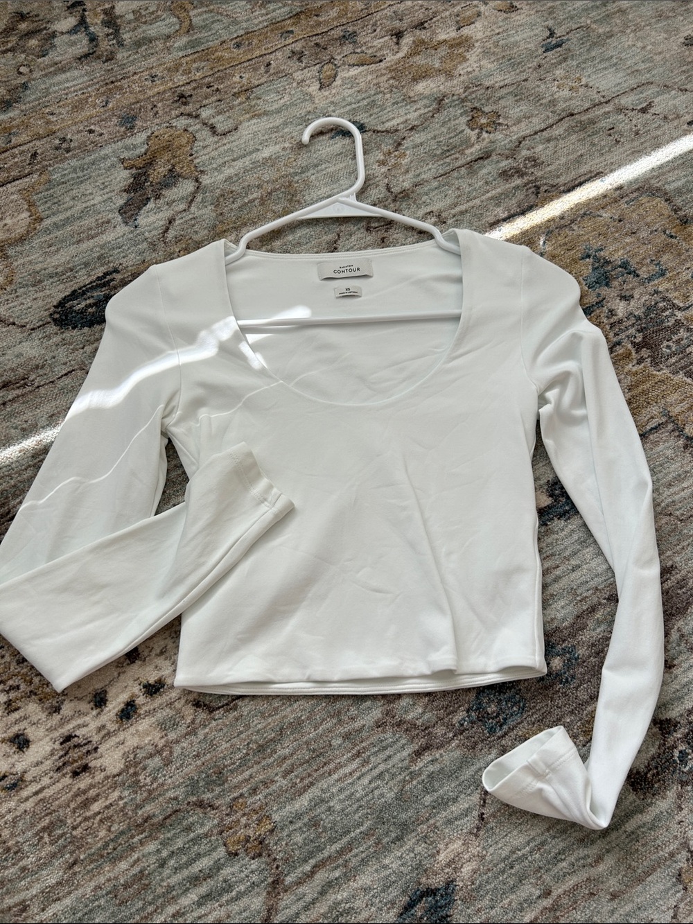 Aritzia Contour White Scoop-Neck Long Sleeve Tee